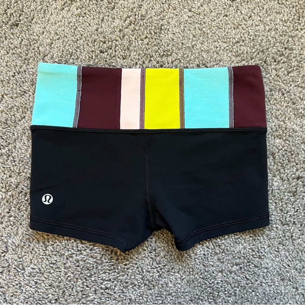 Lululemon Boogie Short Black/ Fall 12 Quilt 6/ Angel Blue Striped Women’s Sz 2